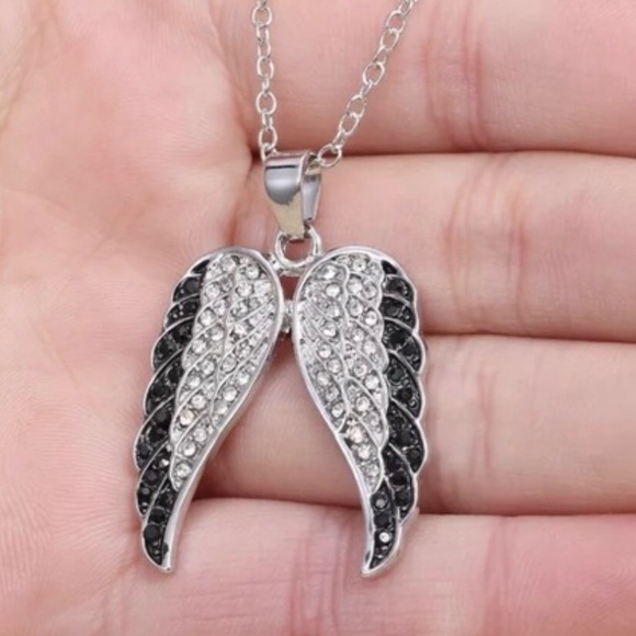 ♨️SALE Austrian Crystal Wing Pendant Necklace - Picture 4 of 5
